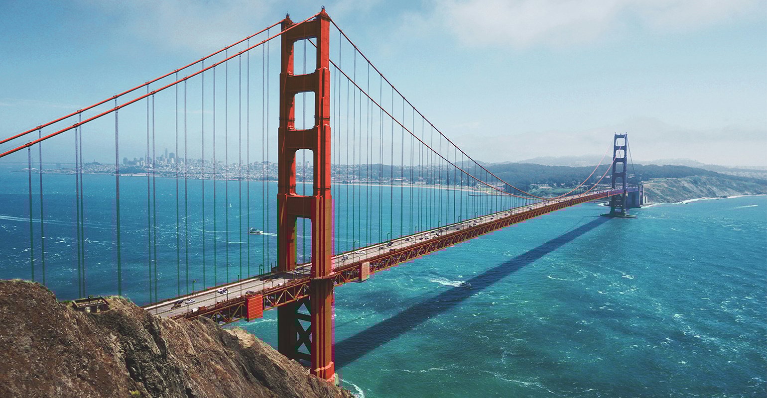 Foto von Brücke und Meer